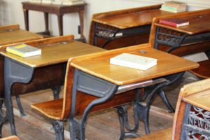 School desks. Fr:Morguefile By:Sgarton